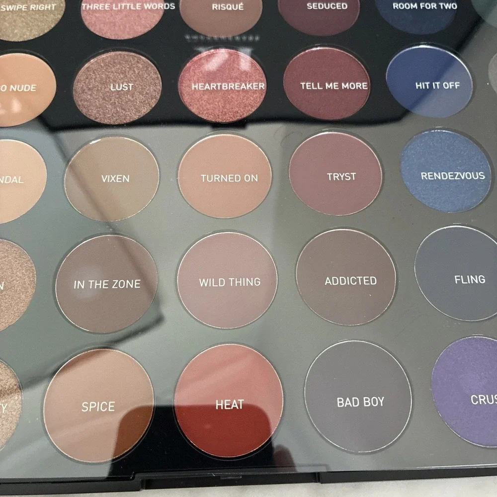 New In Box  Morphe 35V Stunning Vibes Artistry Eyeshadow Palette
